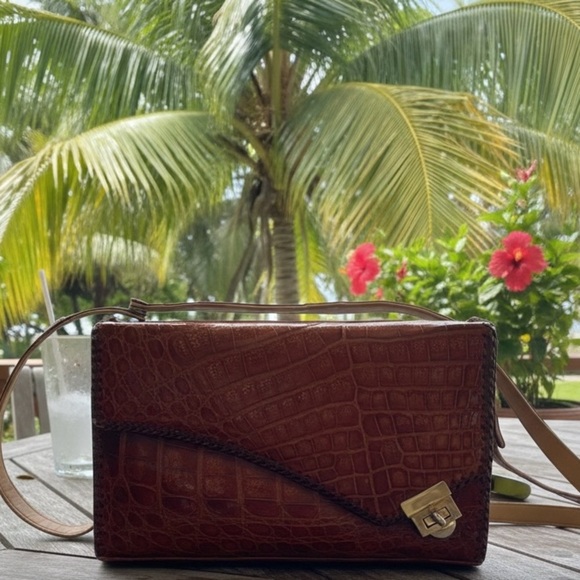 Handbags - Vintage 1940’s Authentic Alligator Handbag